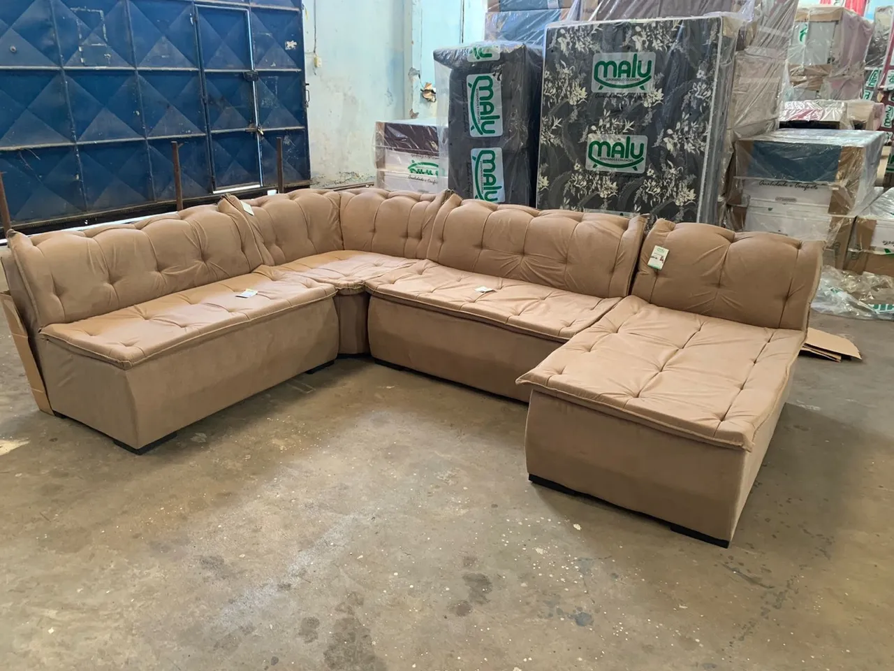sofa de canto chaise 4 fênix R$ 1.660,00 sofa ilhéus 2/3 conjunto R$ 650,00