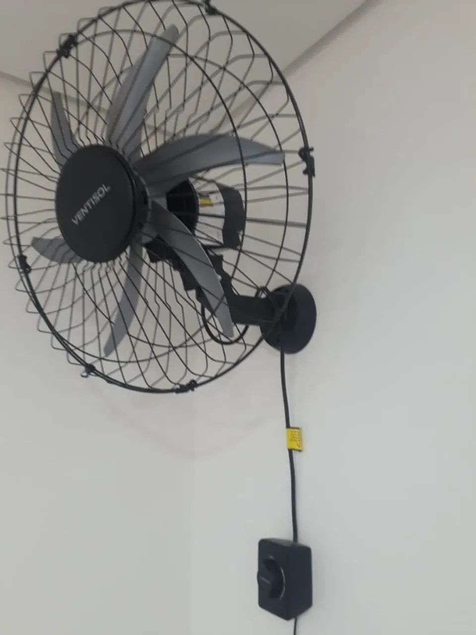 Ventiladores de parede seminovos (200 reais cada) - Foto 4