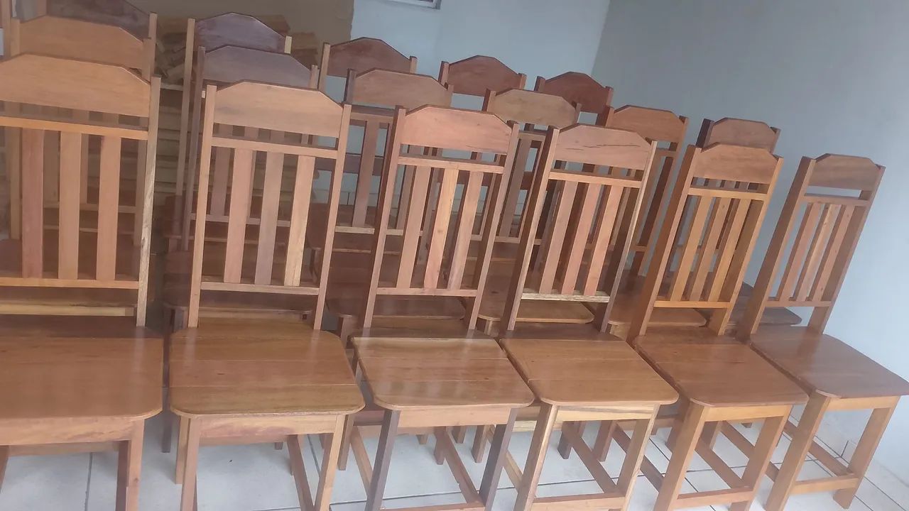 Cadeiras de madeira para diversos ambientes