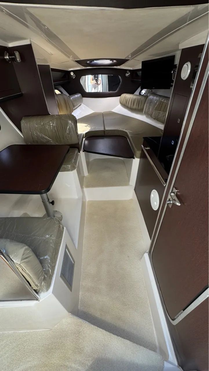 Lancha Ventura 330 Premium com Motor Volvo Pente 8.1 380Hp com apenas 282 horas  - Foto 14