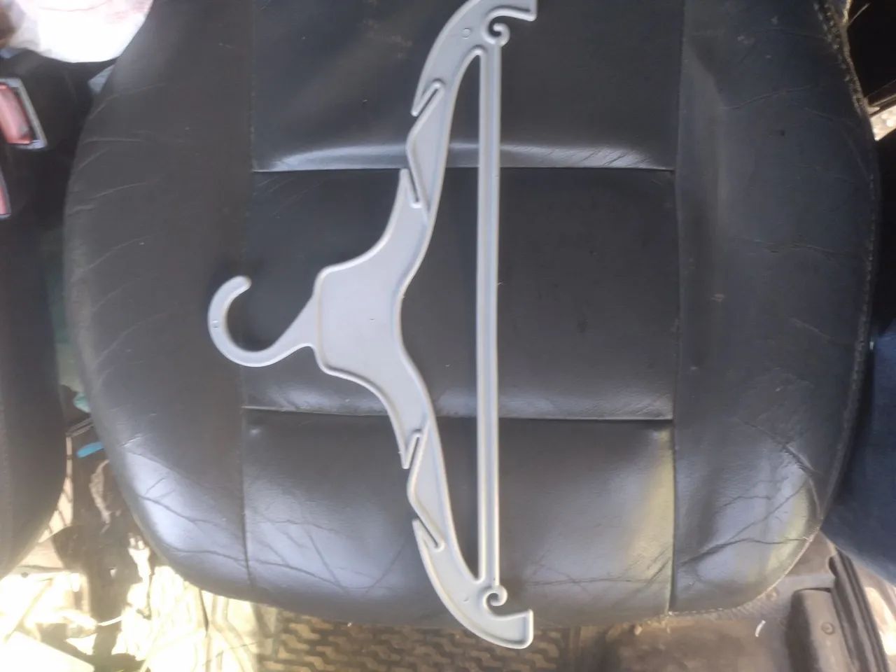 Cabide de plástico para roupas - Foto 2