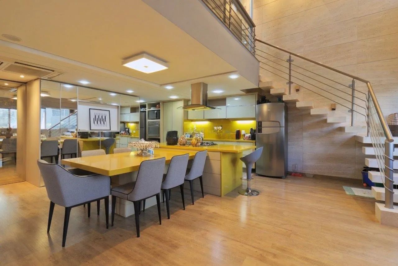À venda | Loft Juarez Machado, 180 m², Mobiliado, 3 quartos e 3 vagas - Centro, em Florian