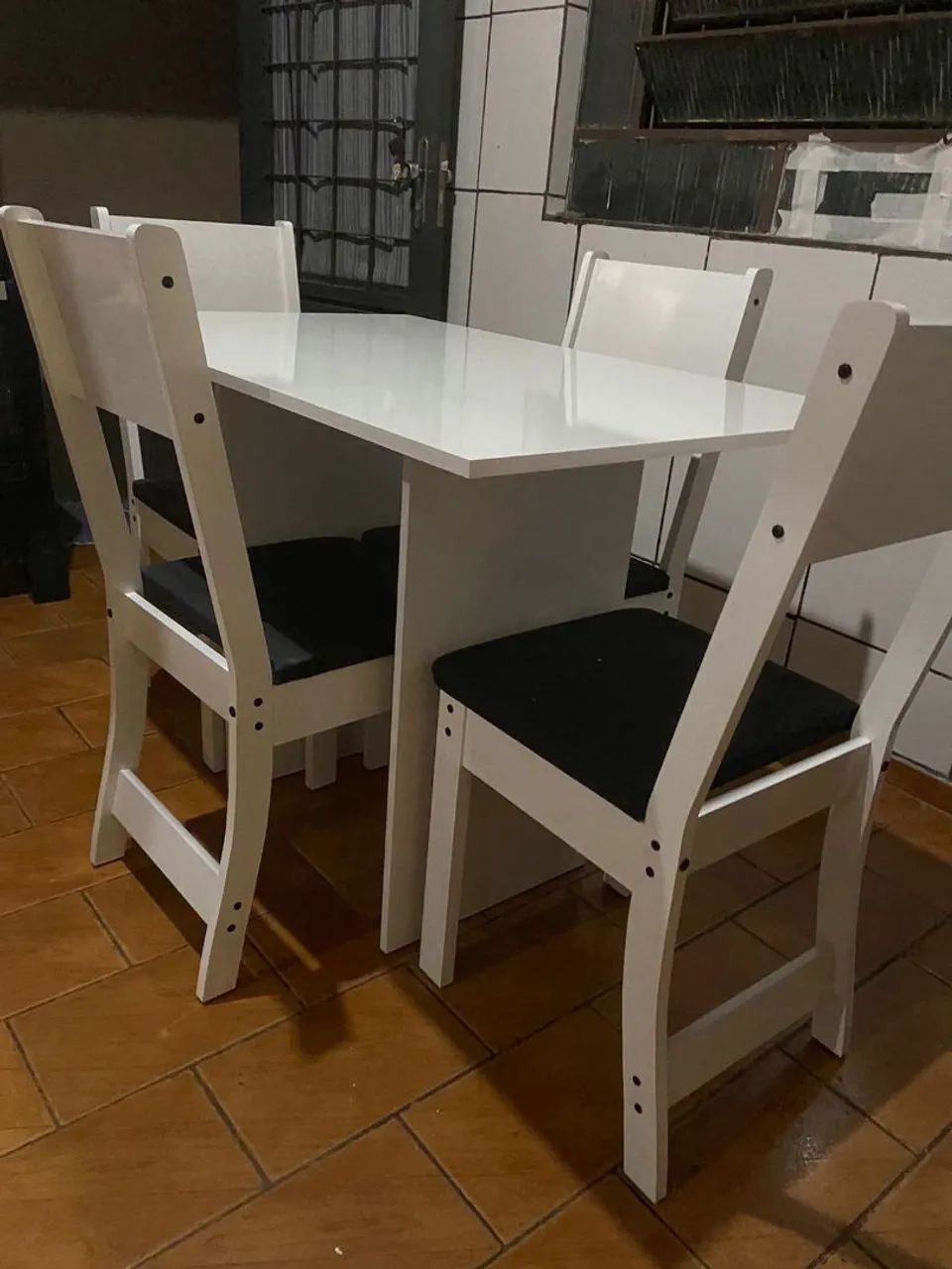 Mesa Karla De 4 Cadeiras Na Promoção. Entrega É Montagem Grátis  - Foto 4