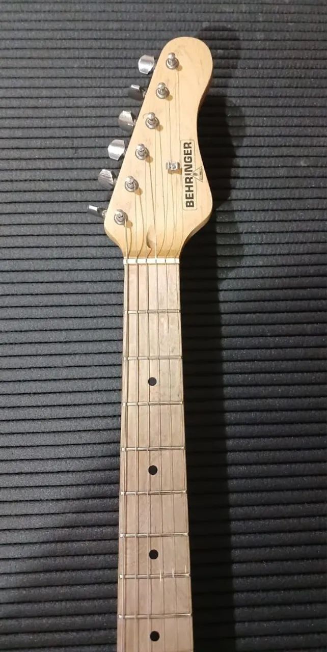 Guitarra Strato Behringer. Muito nova! - Foto 3