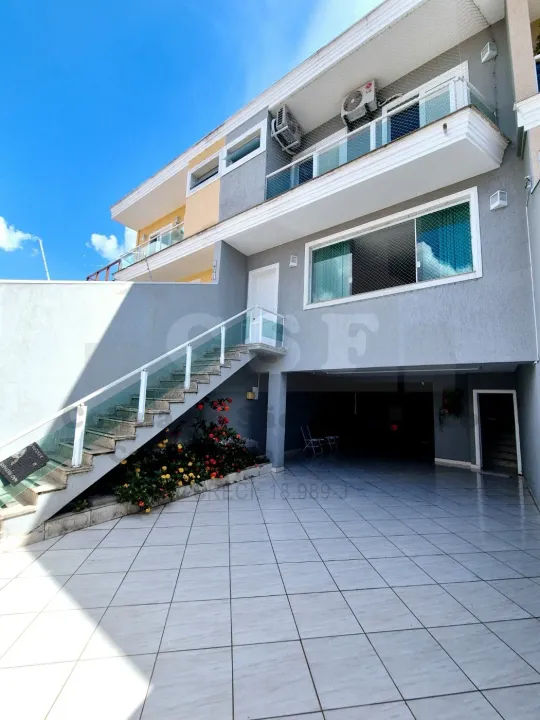 Casa para Venda em São Paulo-SP na Vila São Francisco: 3 Quartos, 3 Suítes, 3 Salas, 5 Ban