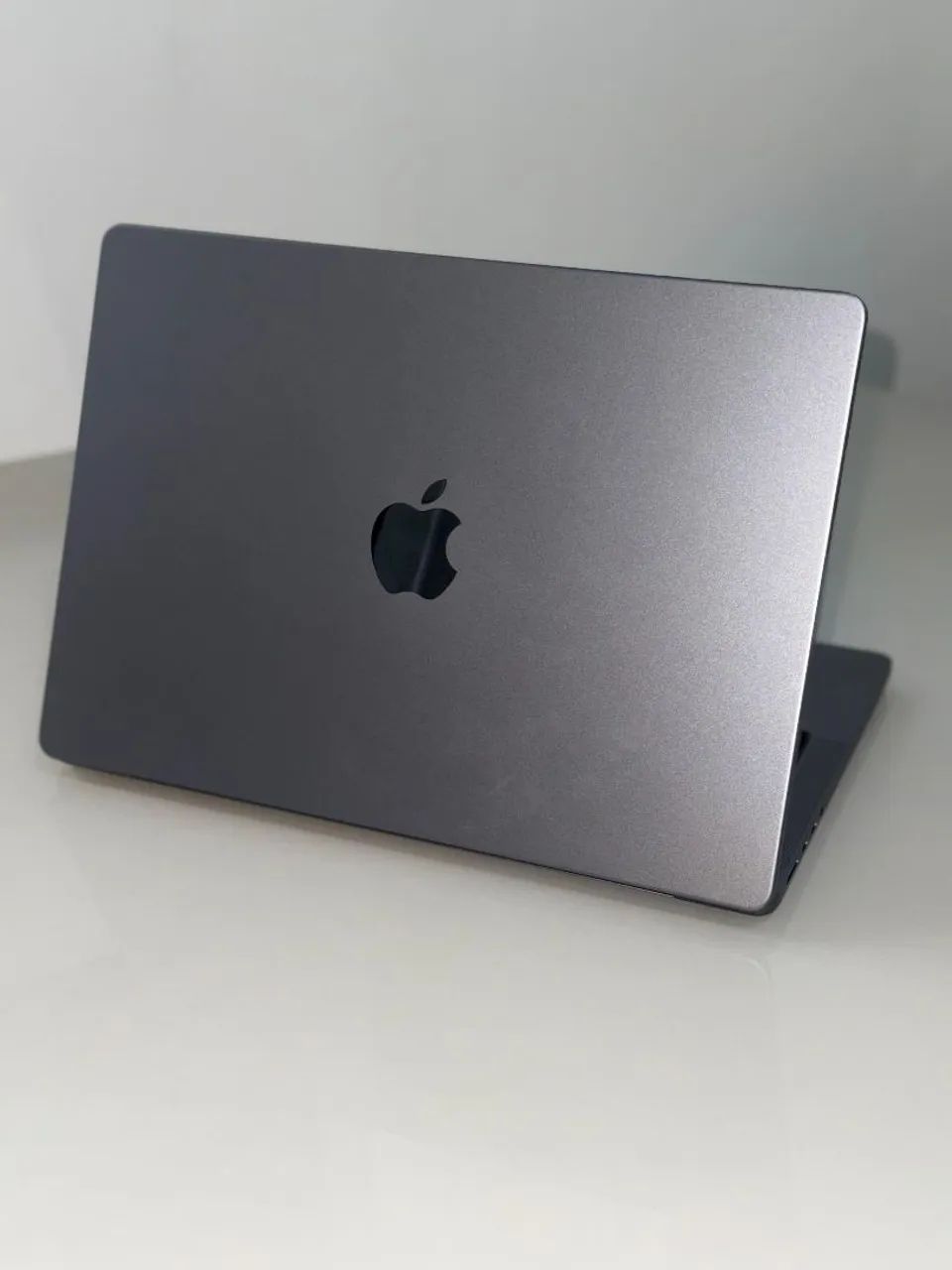 MacBook Air M2 13.6 256 SSD 8gb de ram seminov - trinco borda