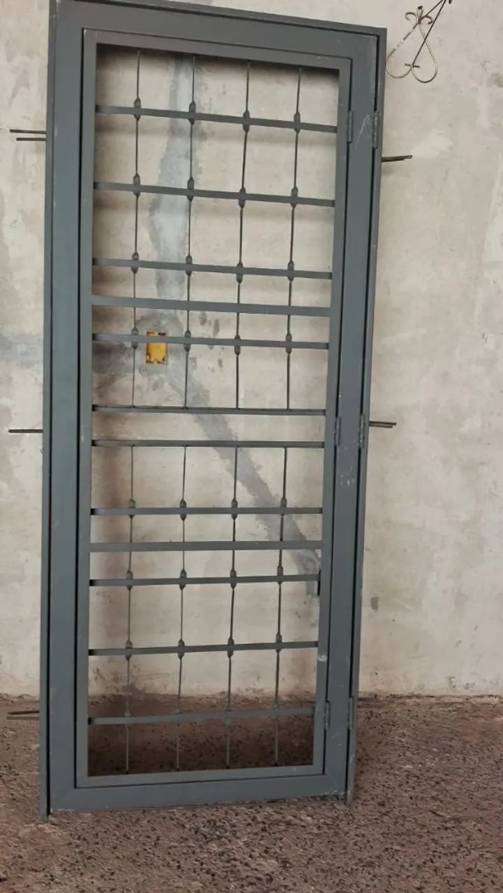 Porta de Aço Gradeada
