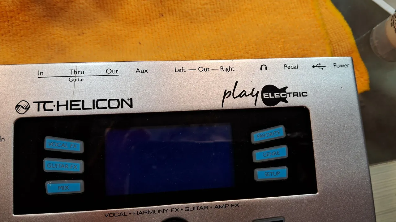 TC-Helicon Play Electric - Vocal/Guitar Effects