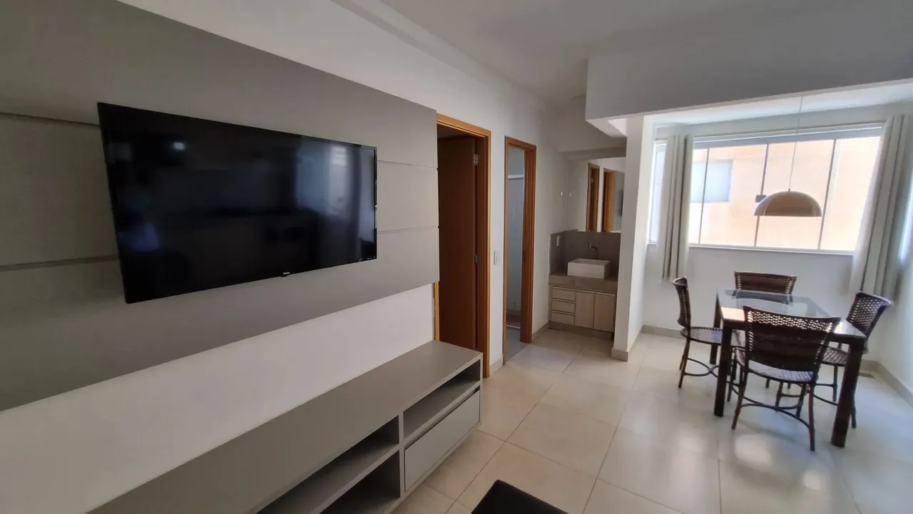Alugo excelente apartamento no Lozandes.