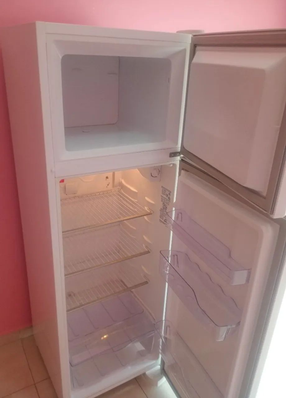 Vende-se essa geladeira Electrolux gelo seco - Foto 2