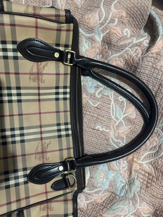 Maxi Bolsa Burberry Original com numeração série  - Foto 3