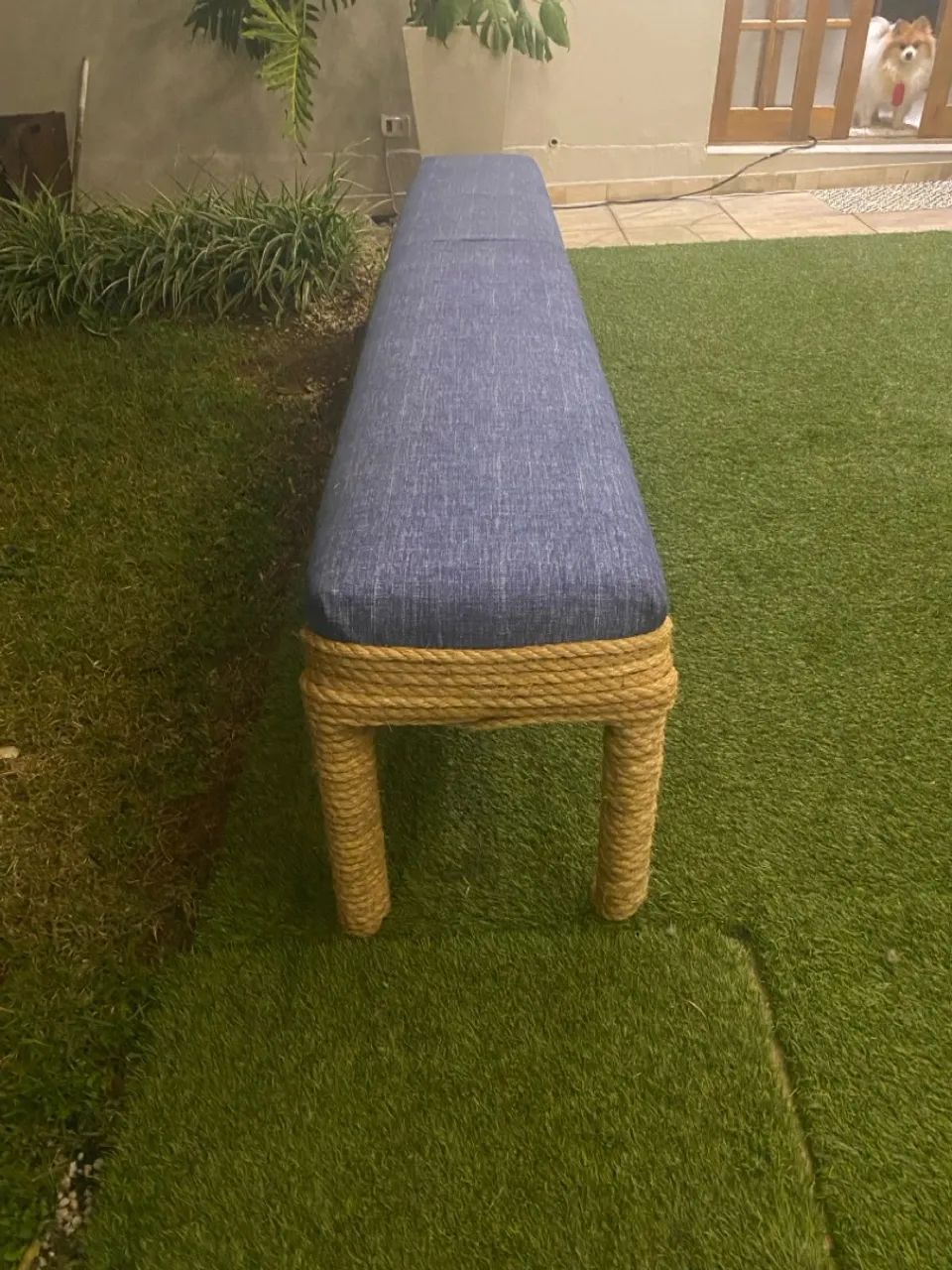 Banco de ferro Estofado em Azul com Detalhes em Corda de bamboo - Foto 2