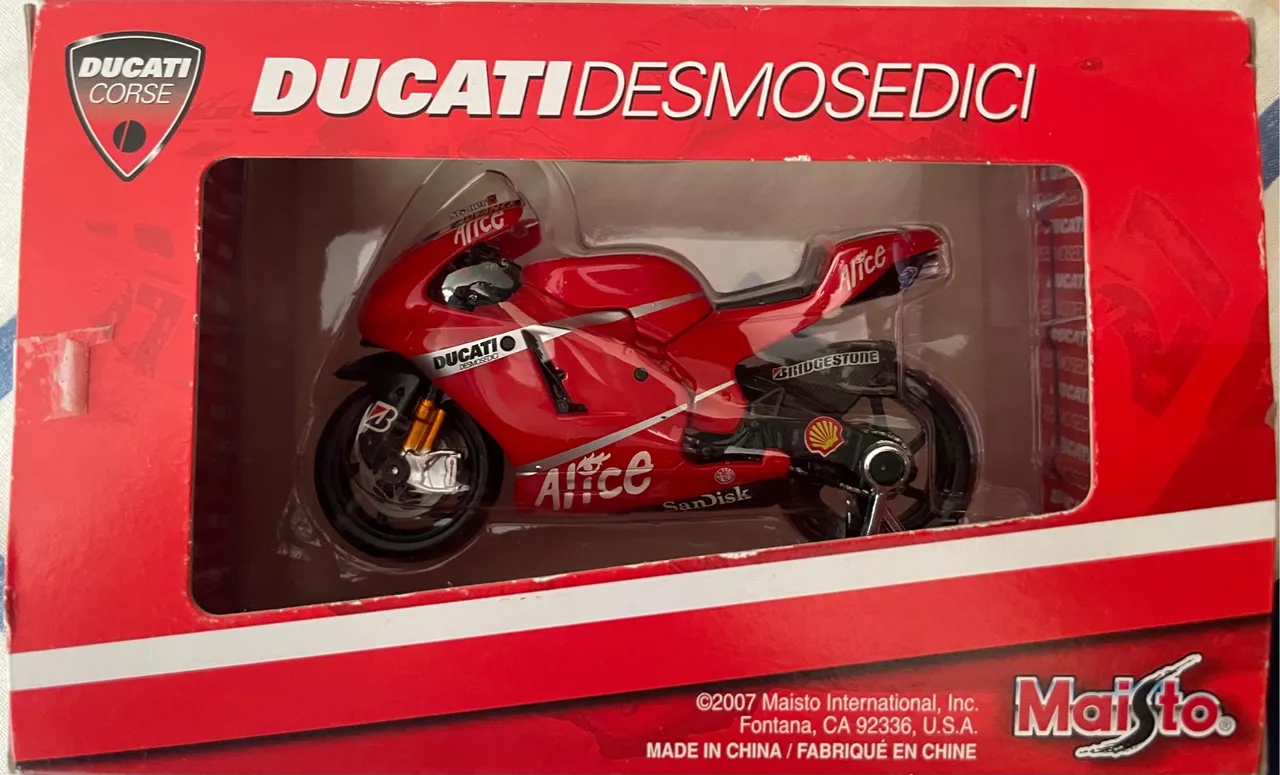 Miniatura Ducati Desmosedici Maisto 1/18
