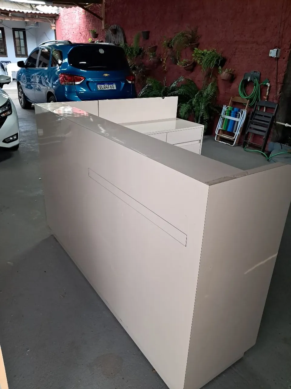 Balcão de atendimento branco em MDF