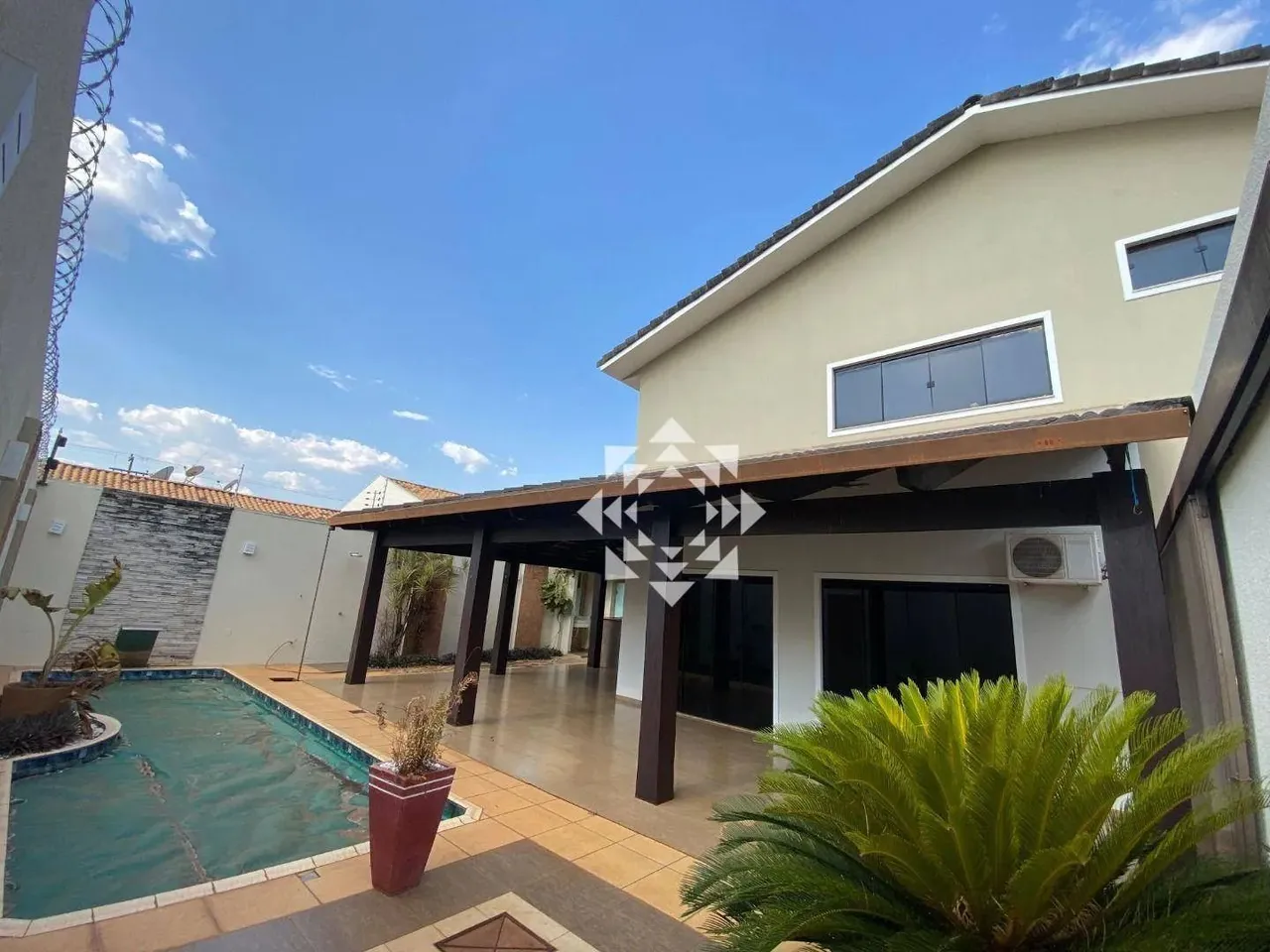 Sobrado Completo para Família 3 Suítes + Área de Lazer Exclusiva! 110 Norte