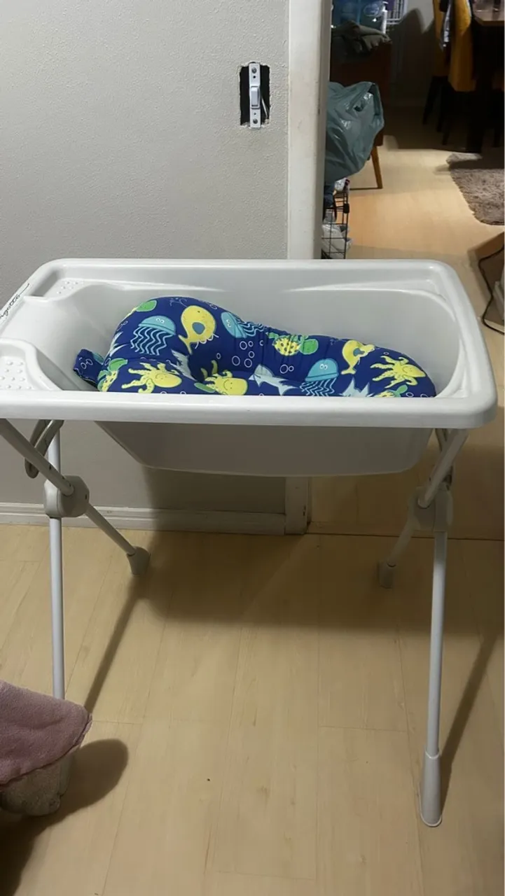 Banheira para bebê com suporte