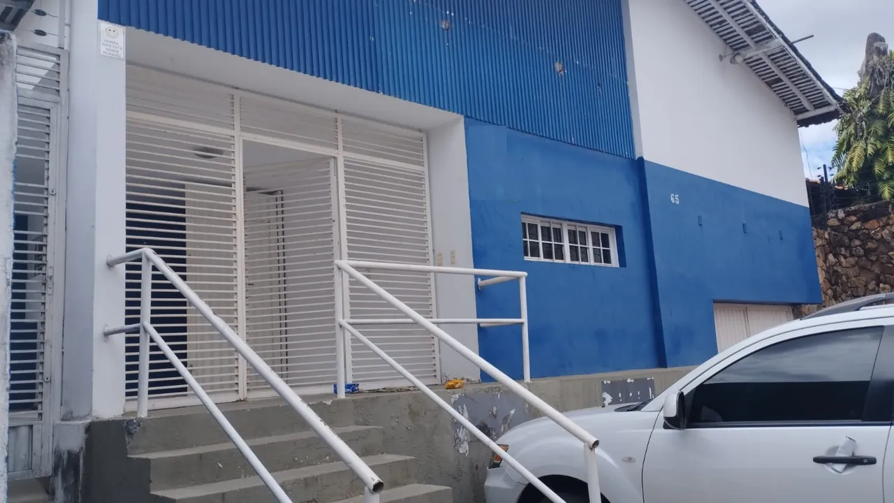 Apartamento para aluguel possui 250 metros quadrados com 5 quartos em Centro - Teresina -
