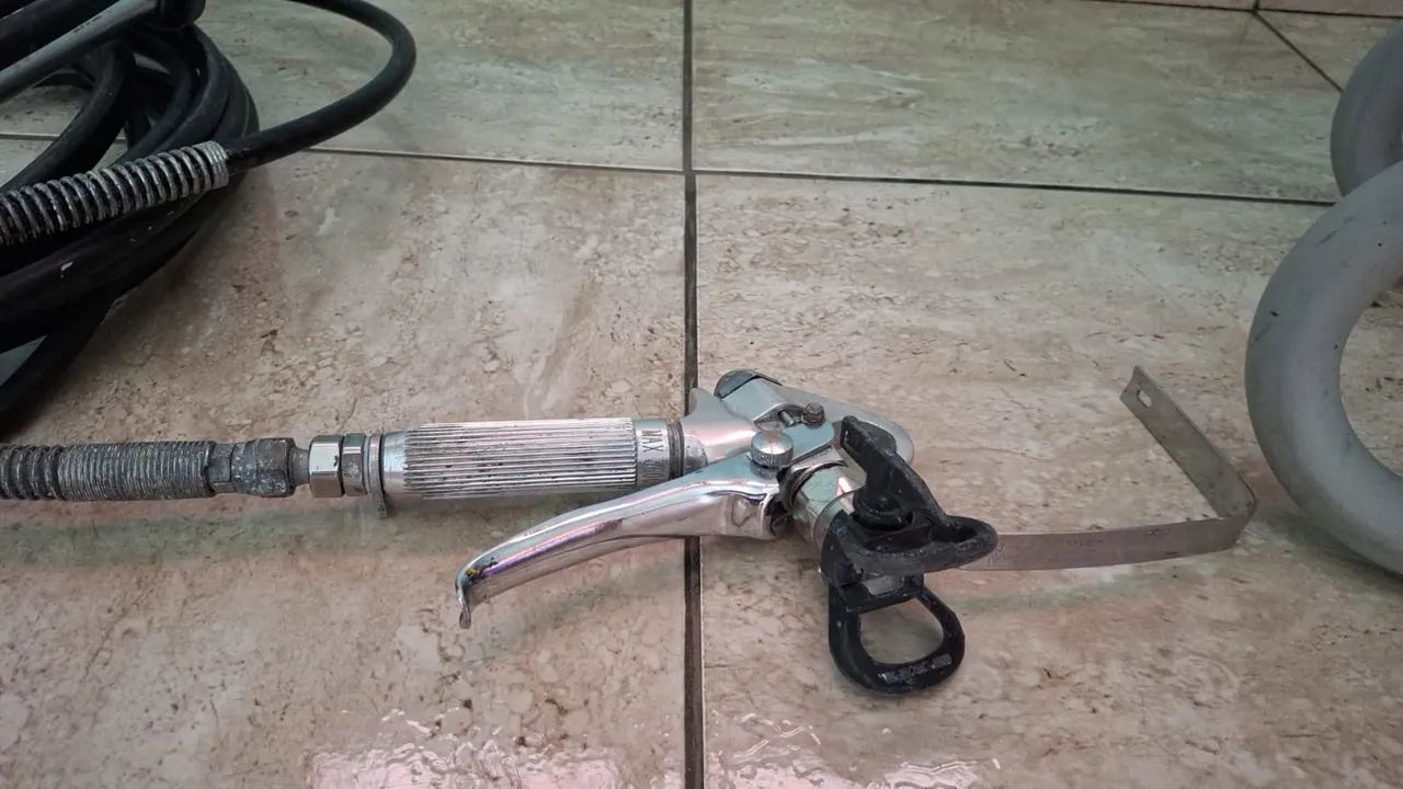Vende se Vonder Airless 1,2 Hp Máquina De Pintura 900W com mangueira pistola e acessórios - Foto 6