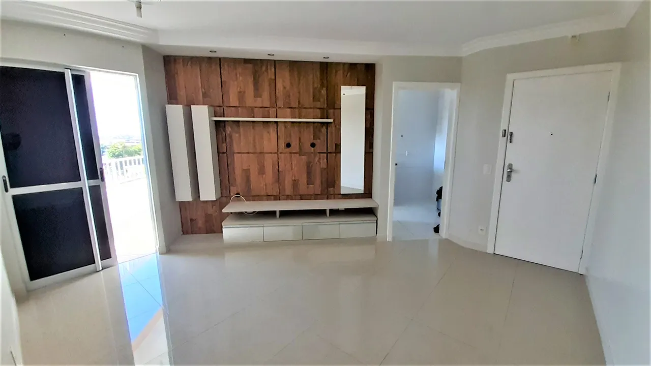 2/4 No Condomínio Villa Fiore, Com Armários, Varanda e Garagem na Silveira Martins.