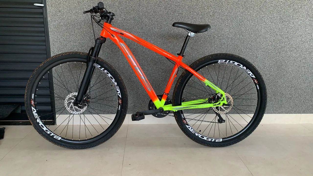 Bicicleta Mountain Bike