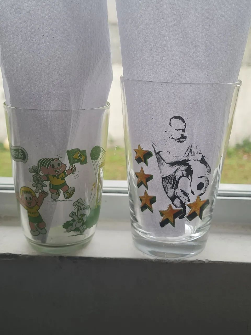 Copos Antigos com Estampas de Personagens