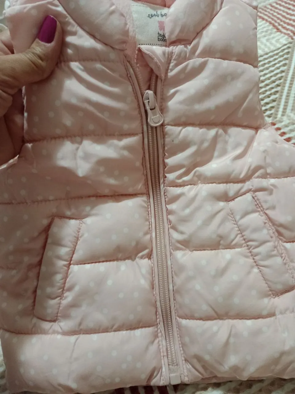 Colete infantil rosa com bolinhas e zíper.teddy boom..