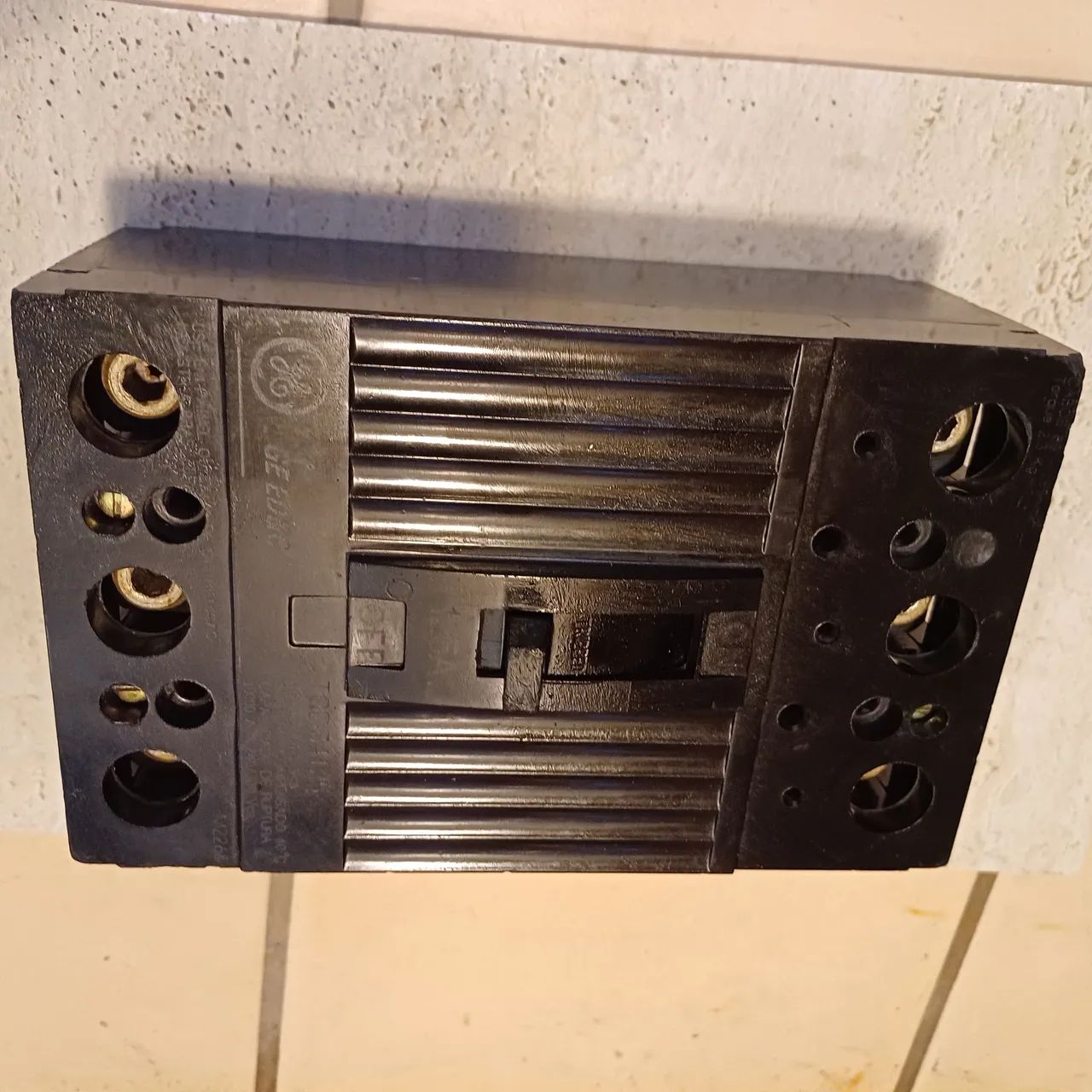 Disjuntor GE TQD 34125 3 Polos- Segurança Elétrica Residencial