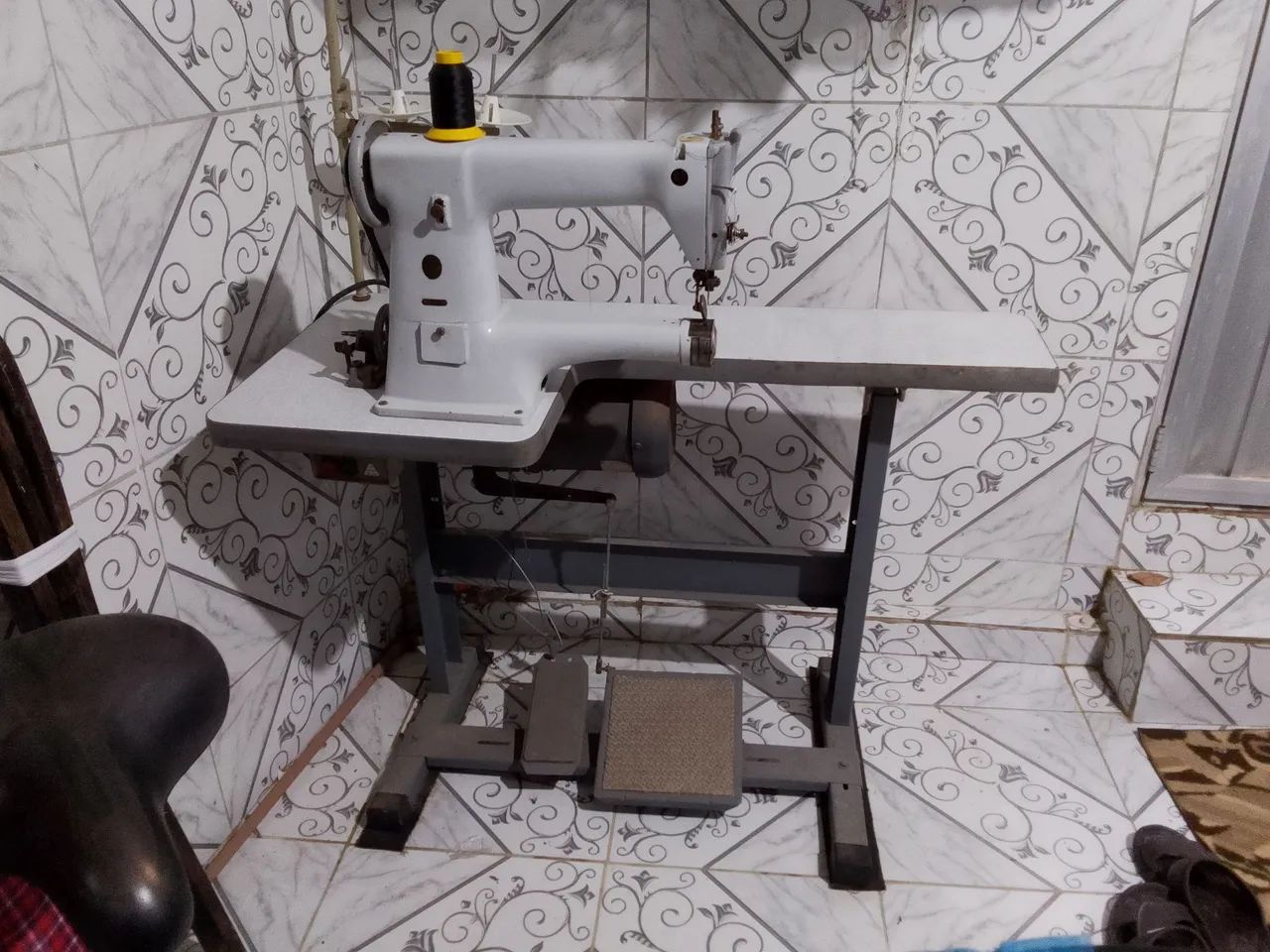 Máquina industrial de costura de braço esquerdo