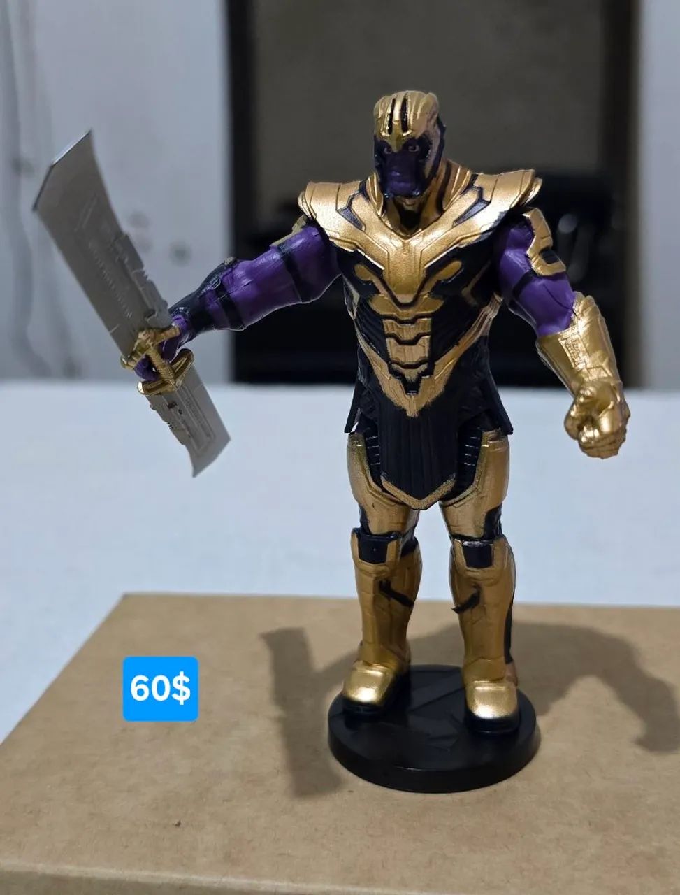 Miniatura articulada do Thanos 