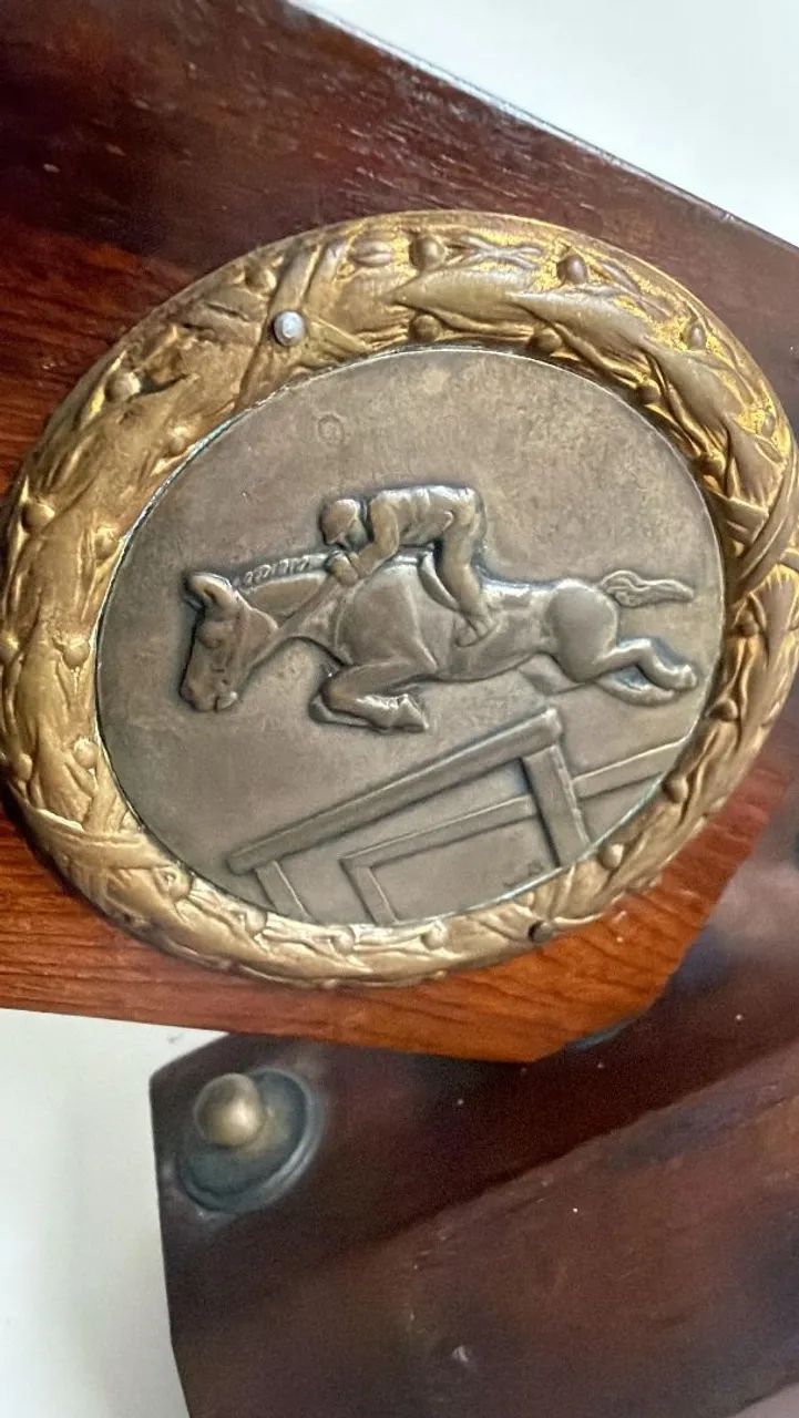 Troféu  de jockey antigo - Foto 3