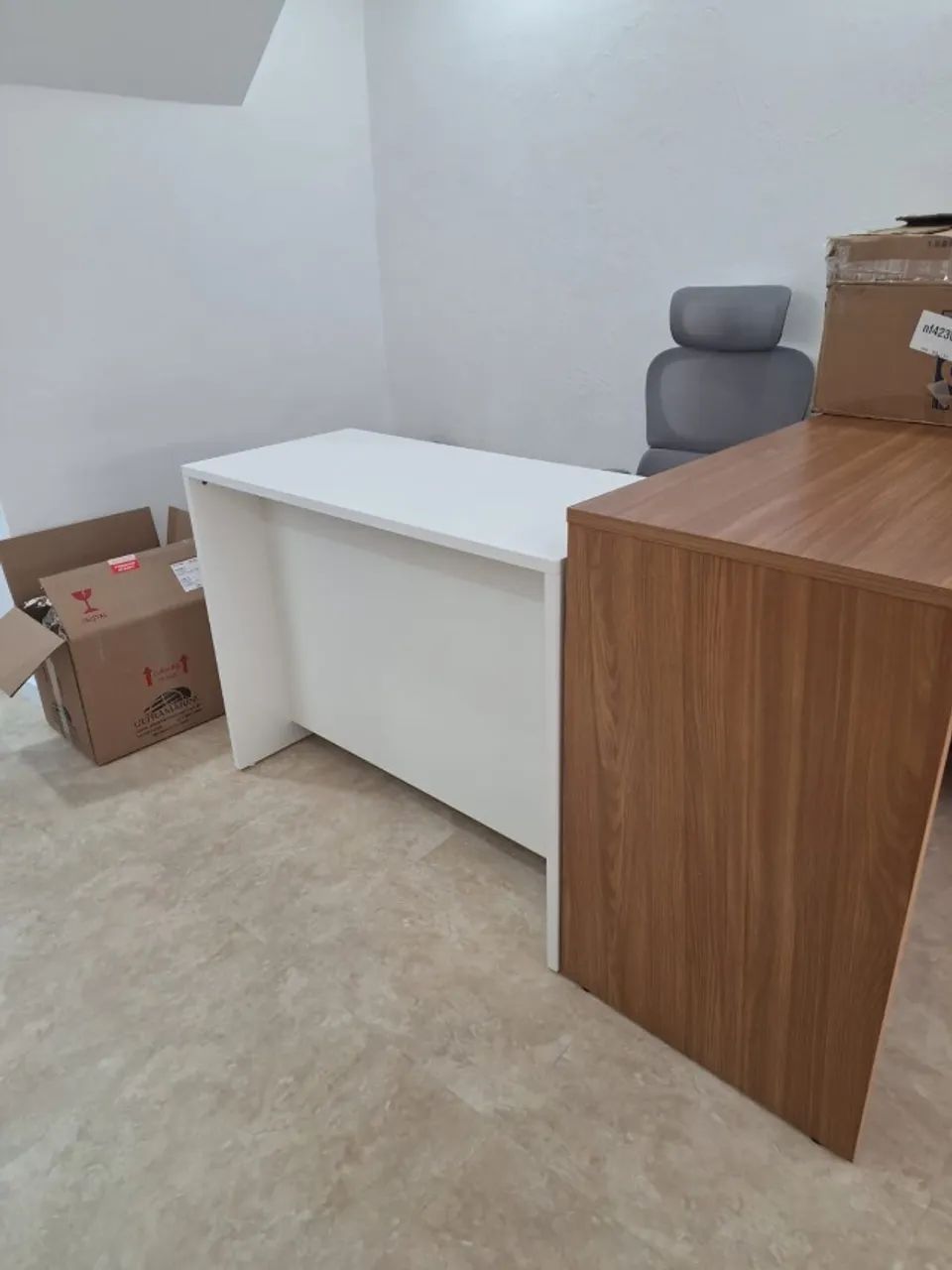 Bancada branca para comércio ou cozinha