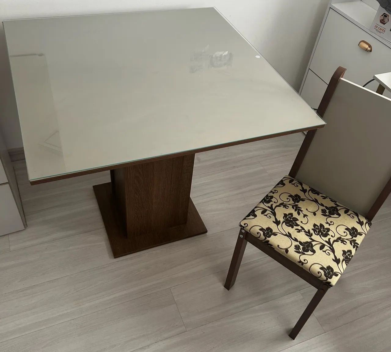 Mesa com duas cadeiras  - Foto 2