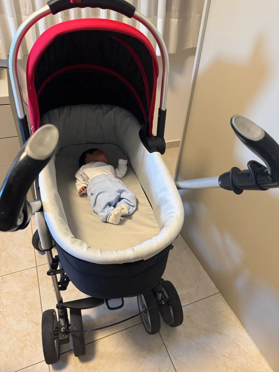 Carrinho de bebê Moisés IMPORTADO.