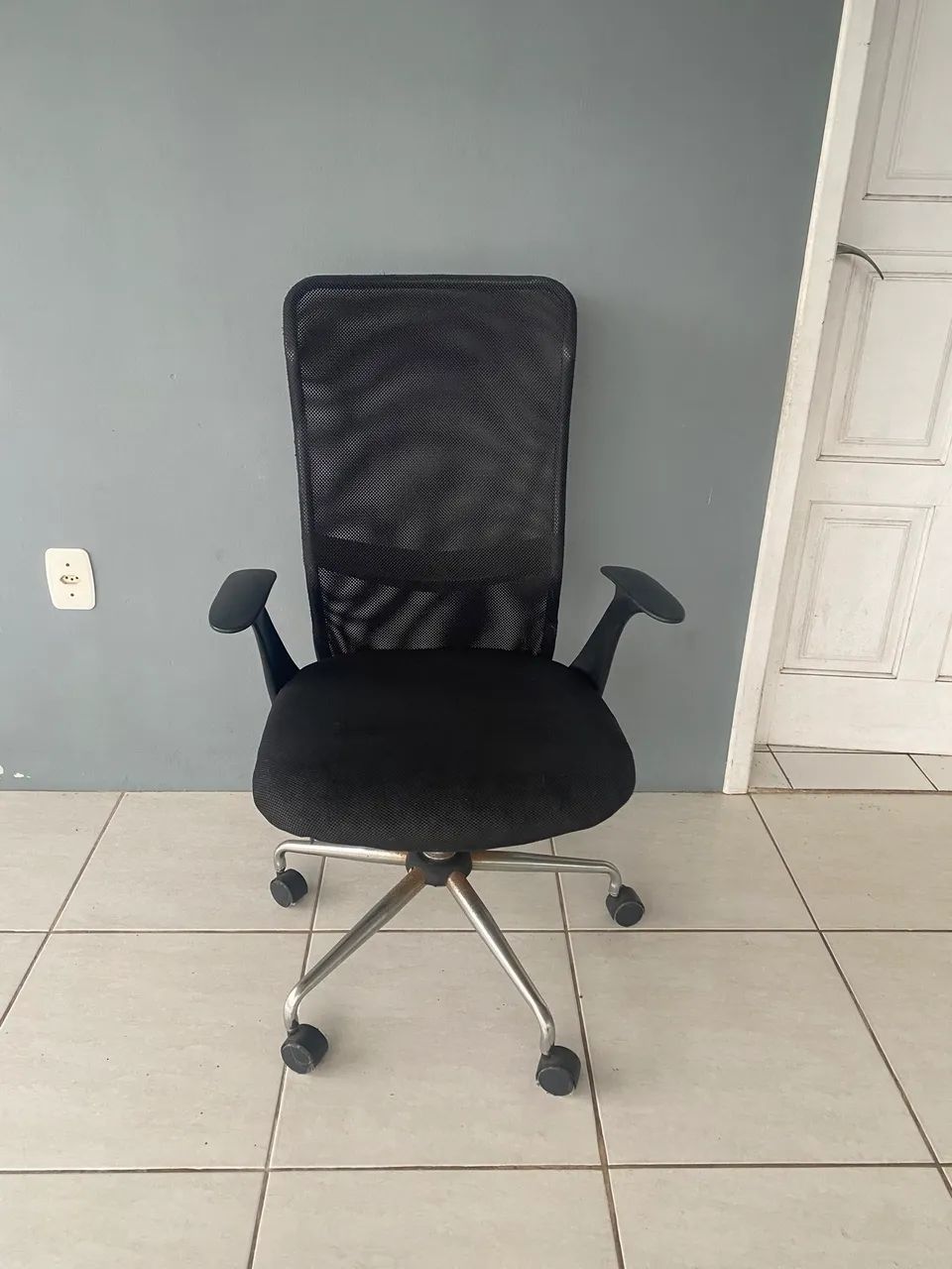 Cadeira escritório com regulagem de altura  - Foto 2