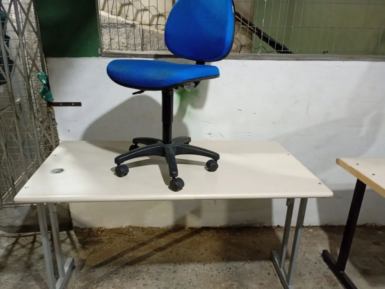 Mesa com cadeira 