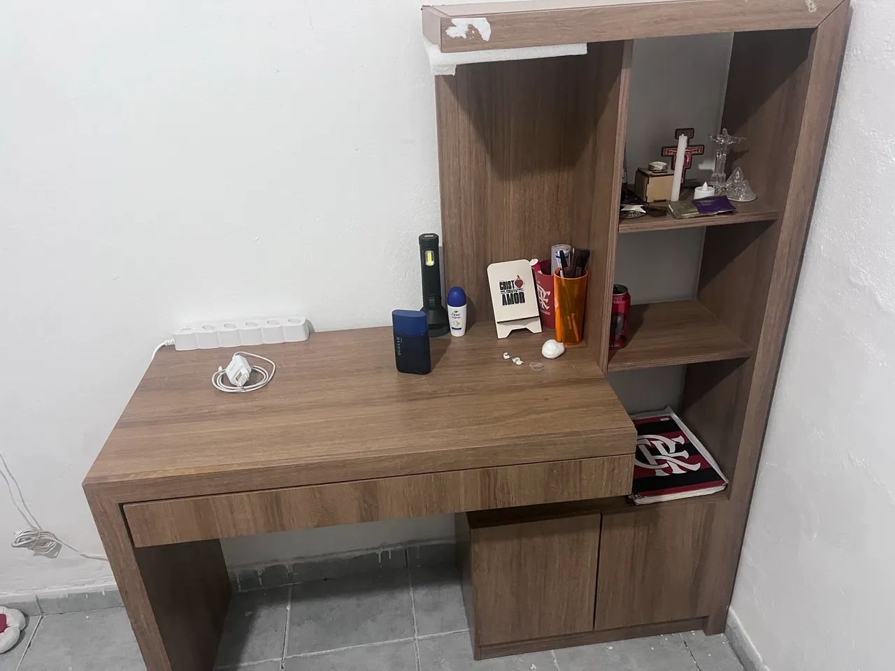 vendo mesa de madeira sem marcas de uso - Foto 2