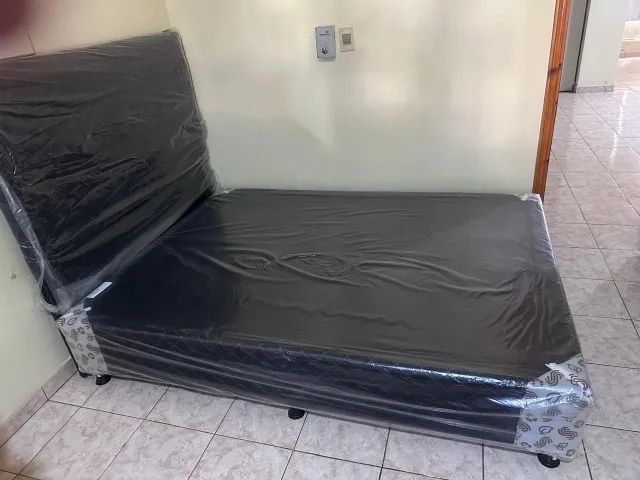 Cama de casal + colchão e cabeceira - ótimo estado  - Foto 3