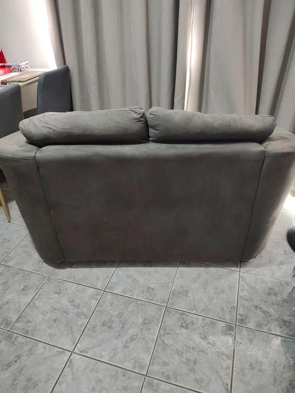 SOFÁ CINZA de de lugares - Foto 2