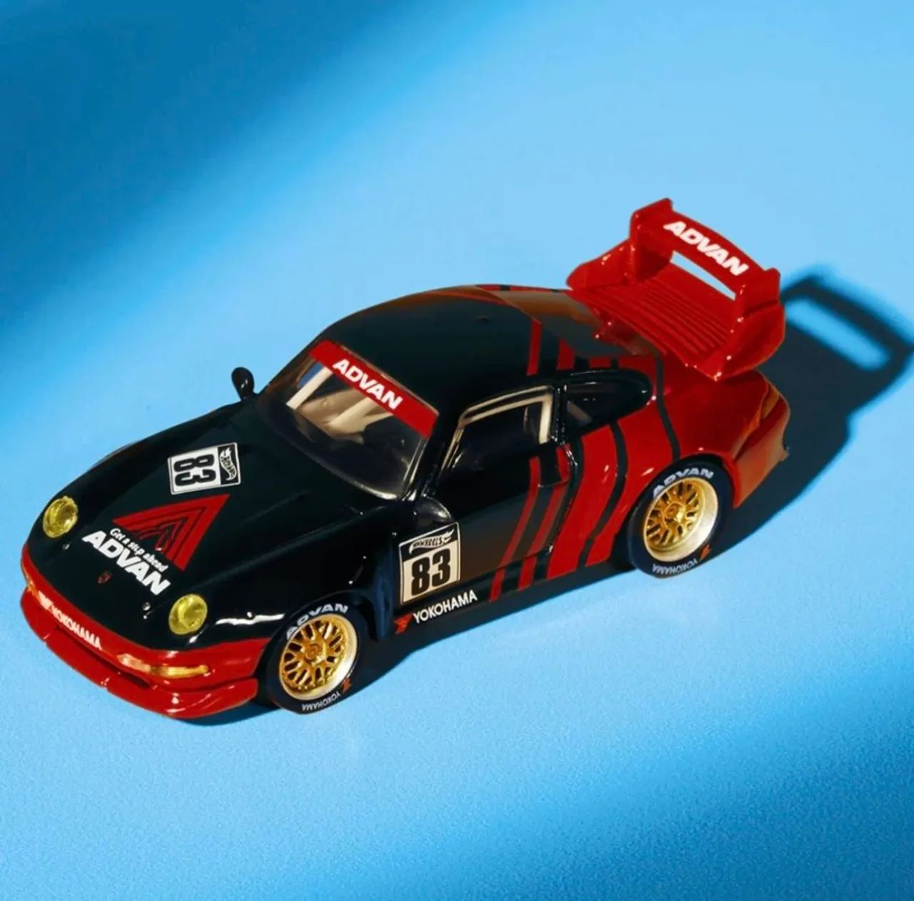 Hot Wheels Elite 64 Porsche 911 GT2 EVO 993 Advan - Brinquedos e