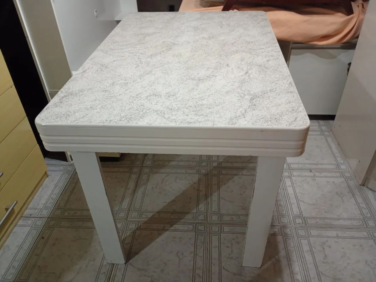 Conjunto de mesa com 4 cadeiras, em Excelente Estado! - Foto 3