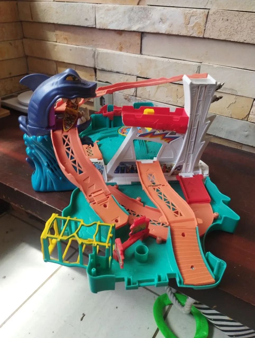 Hot Wheels super circuito super mandíbulas 