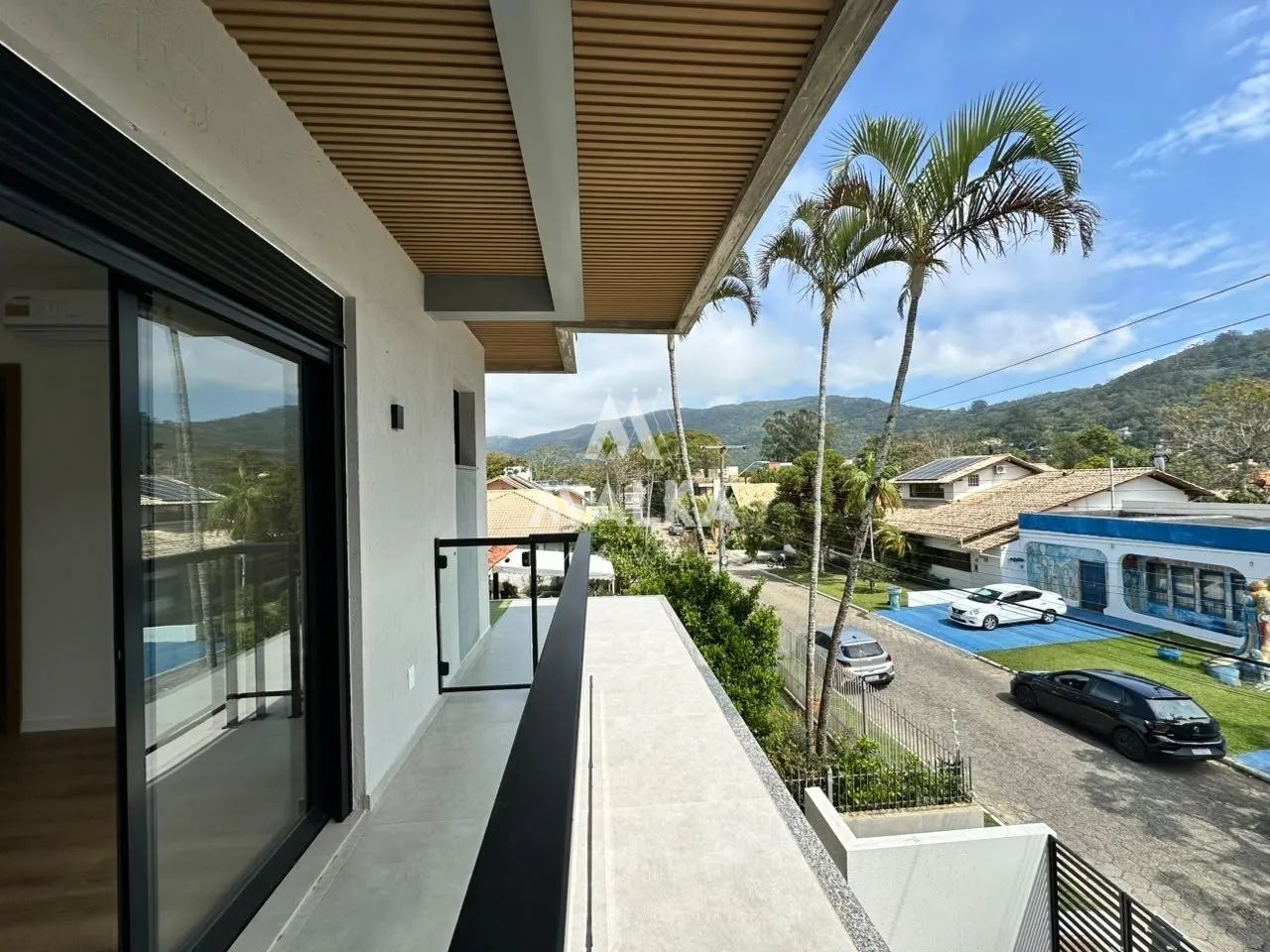 Casa Nova com 3 Dormitórios em Condomínio na Lagoa da Conceição. - Foto 2