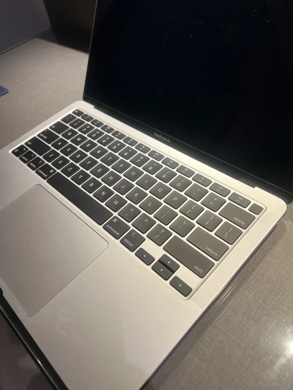 Vendo MacBook Air M1 em perfeito estado.