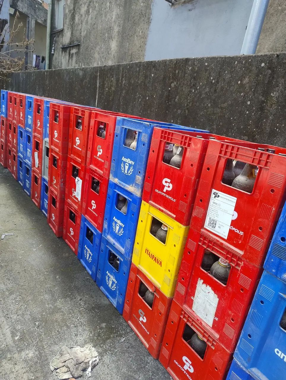 Caixa litrão 20,00 cada pra vender logo.