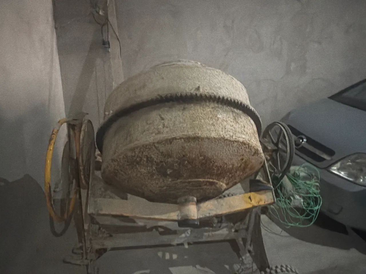 Bitoneira de 400 litros usada
