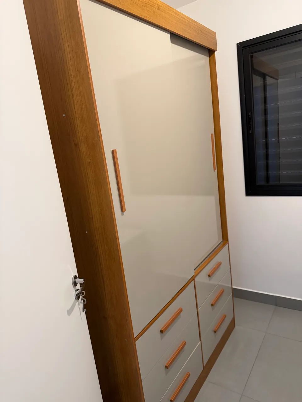 Guarda roupa solteiro novo 