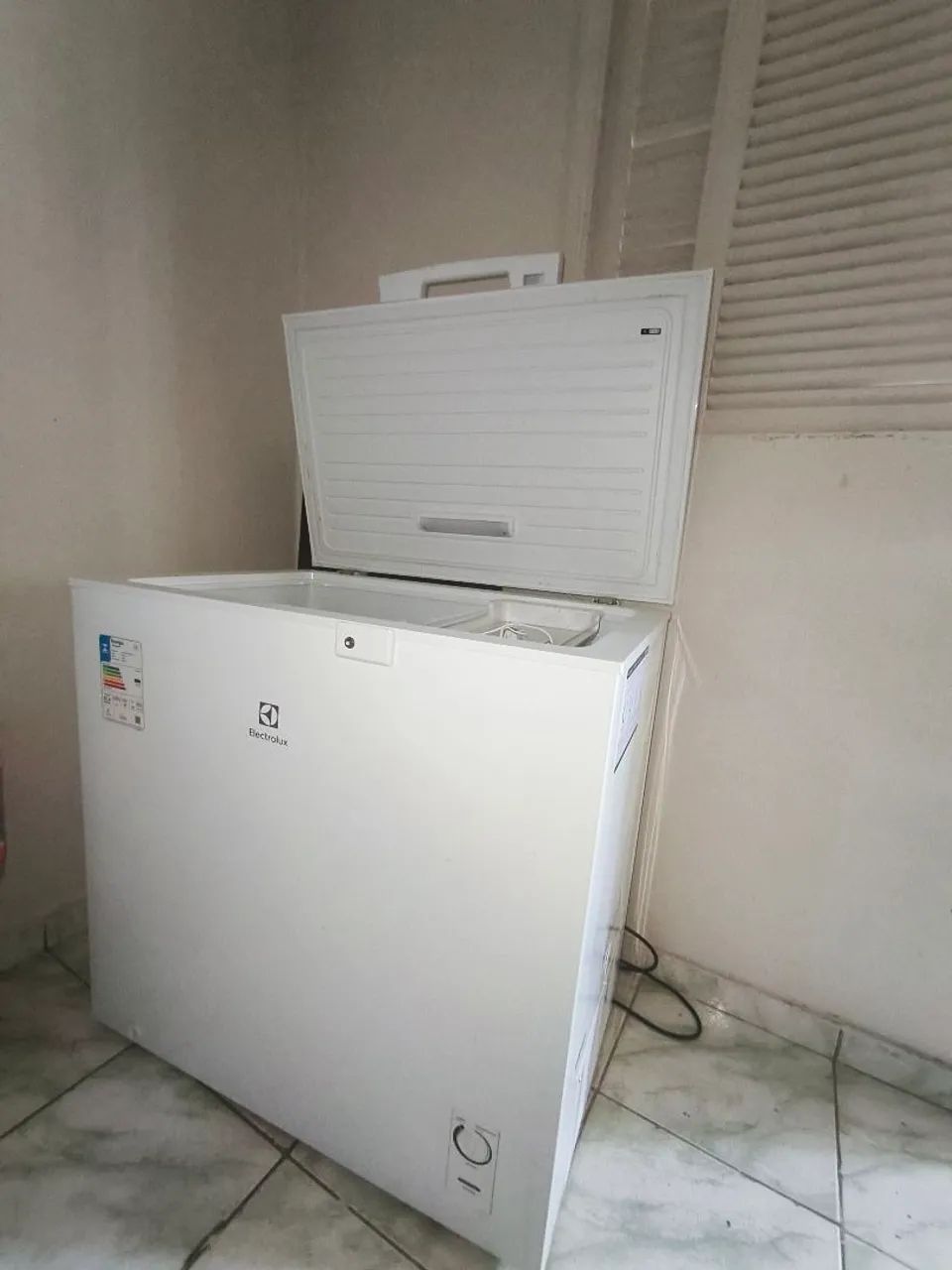 Freezer Eletrolux HE200 220v
