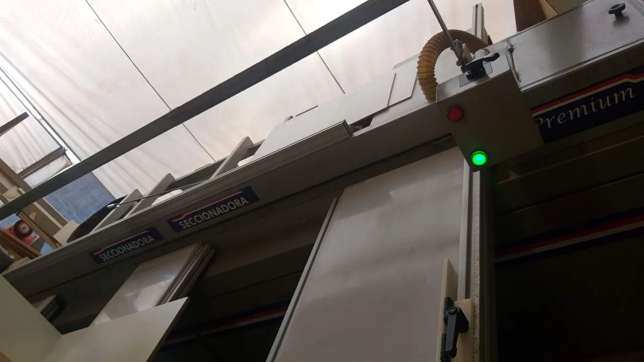 Marcenaria completa a venda, troco por carro ou terreno quitado ou algo do meu interesse 