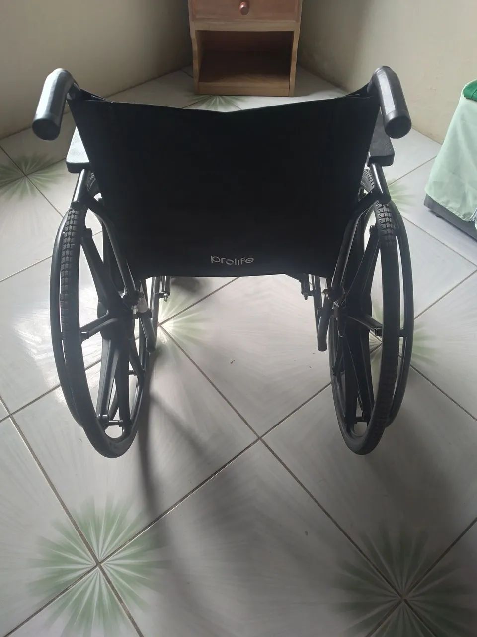 Cadeira de rodas prática antifuro . Estado de Nova. - Foto 4
