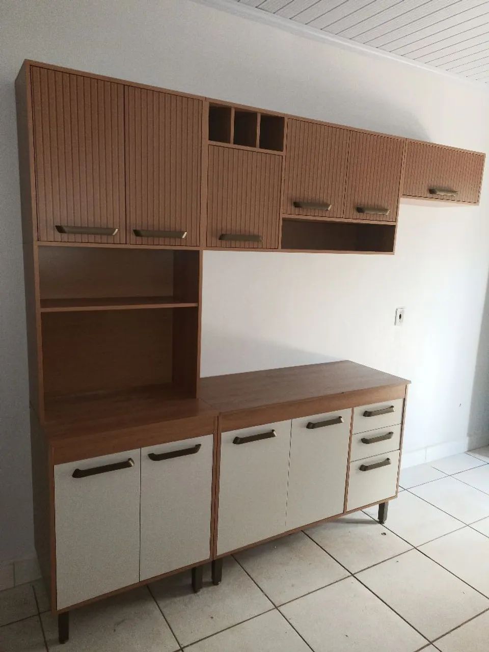 Armário de cozinha ripado 3D